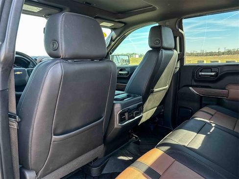 Used 2021 Chevrolet Silverado 1500 High Country image 17
