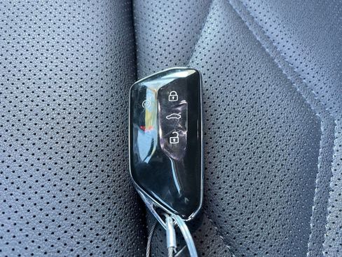 Used 2025 Volkswagen Atlas SE image 22