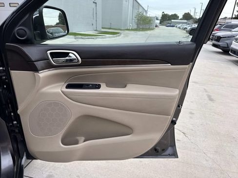 Used 2015 Jeep Grand Cherokee Overland w/ Trailer Tow Group IV RWD image 13