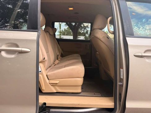 Used 2017 Kia Sedona LX FWD image 12
