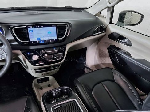 Used 2023 Chrysler Pacifica Touring-L FWD image 20