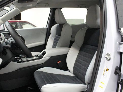 New 2025 Mitsubishi Outlander SE image 7