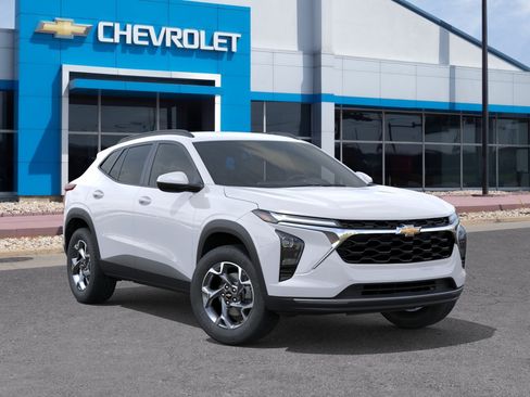 New 2026 Chevrolet Trax LT w/ Driver Confidence Package FWD image 7