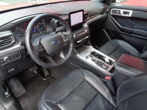 Used 2020 Ford Explorer XLT w/ Equipment Group 202A AWD/4WD image 2