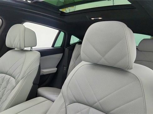 Used 2023 BMW X6 xDrive40i w/ M Sport Package image 34