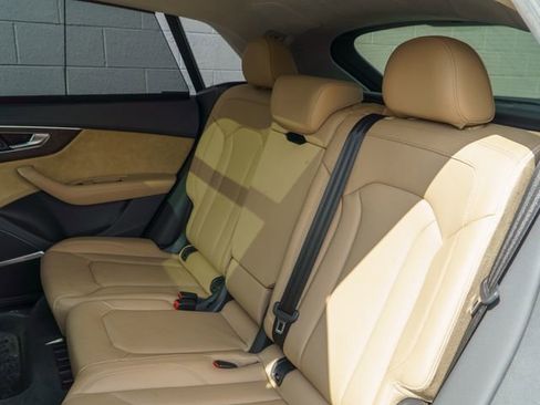 Used 2020 Audi Q8 Prestige w/ Prestige Package image 18