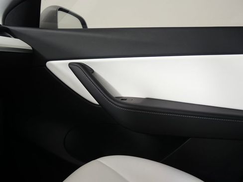 Used 2021 Tesla Model Y Long Range image 27