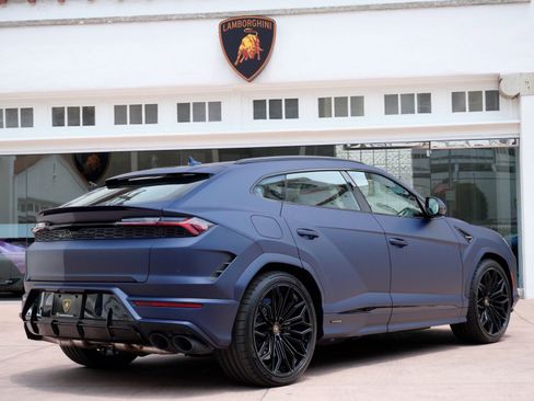 Used 2025 Lamborghini Urus SE image 3