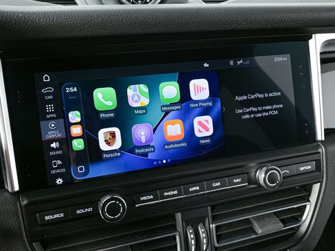 Certified 2020 Porsche Macan AWD/4WD image 16