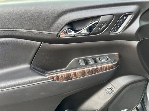 Used 2023 GMC Acadia Denali w/ Denali Ultimate Package image 10