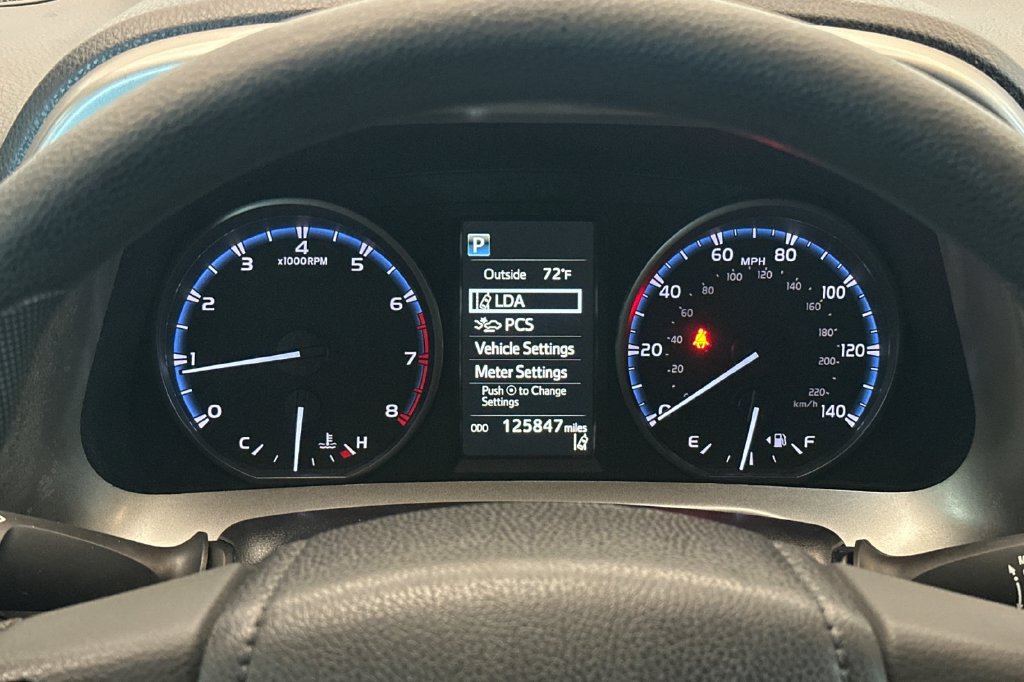 Used 2017 Toyota RAV4 LE FWD image 23