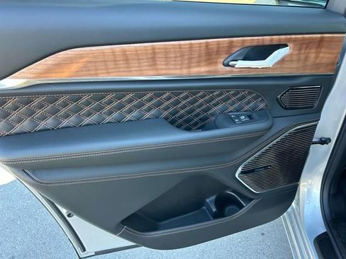 New 2025 Jeep Grand Cherokee L Summit image 19