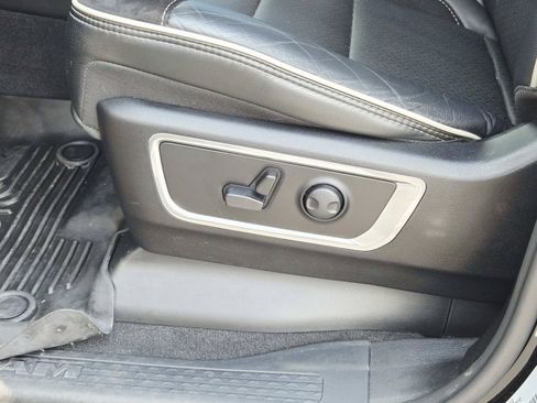 Used 2025 RAM 1500 Laramie AWD/4WD image 40