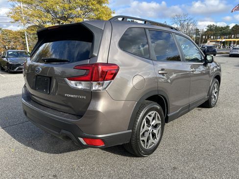 Used 2022 Subaru Forester Premium image 5