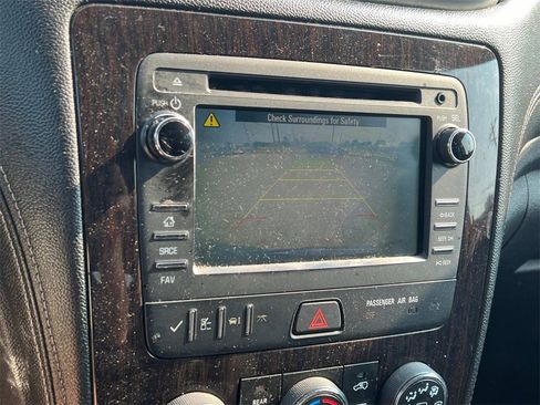 Used 2016 Chevrolet Traverse LT w/ Style and Technology Package image 16