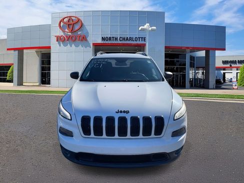 Used 2016 Jeep Cherokee Sport image 5
