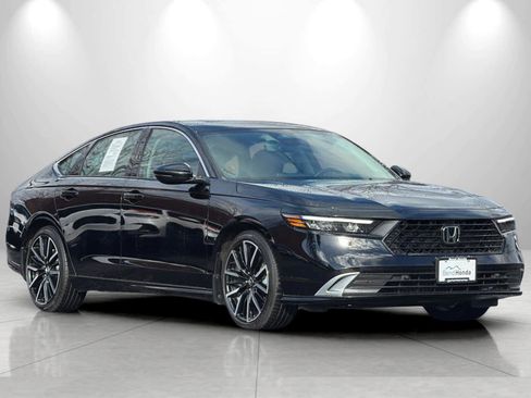 Used 2025 Honda Accord Touring image 9