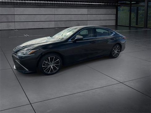 Certified 2024 Lexus ES 350 w/ Premium Package image 4