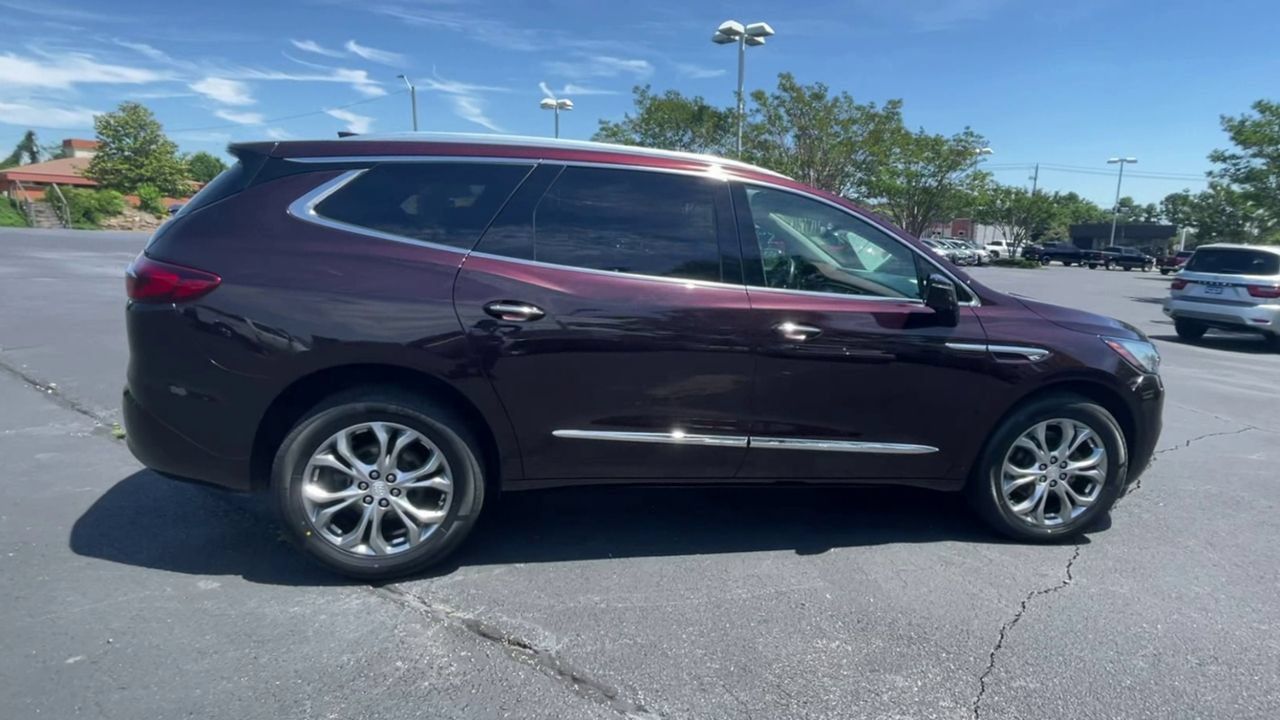 Used 2021 Buick Enclave Avenir w/ Avenir Technology Package FWD image 9