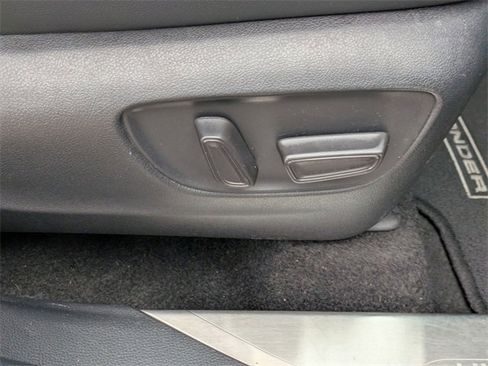 Certified 2023 Toyota Highlander XSE image 40