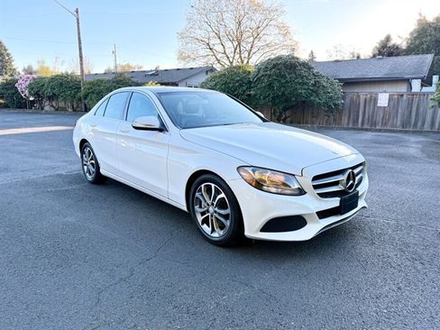 Used 2015 Mercedes-Benz C 300 Sedan image 2