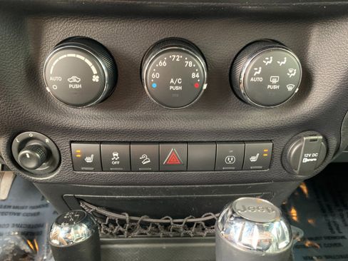 Used 2017 Jeep Wrangler Unlimited Rubicon AWD/4WD image 20
