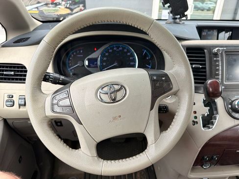 Used 2012 Toyota Sienna XLE w/ XLE Navigation Pkg FWD image 16