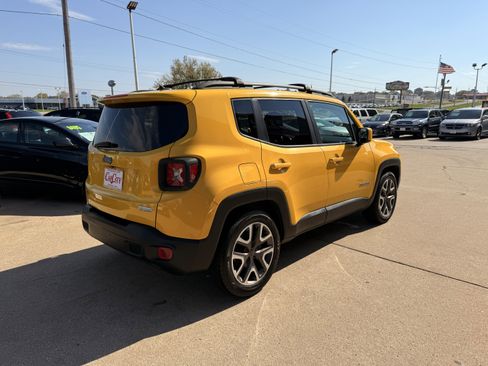 Used 2015 Jeep Renegade Latitude w/ Popular Equipment Group image 4