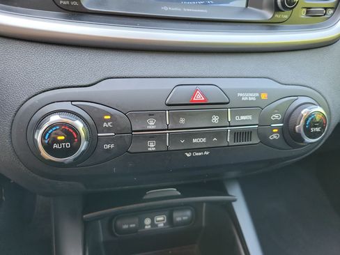 Used 2018 Kia Sorento AWD image 17