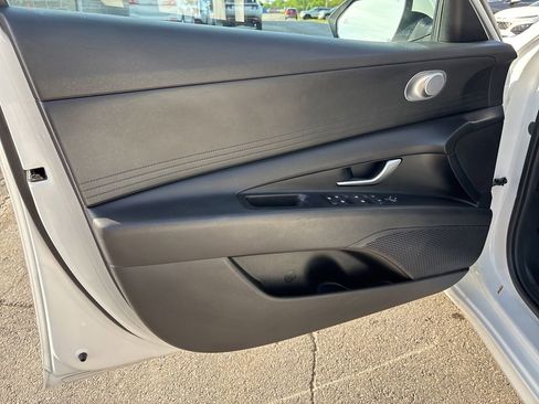 Used 2023 Hyundai Elantra SE FWD image 14