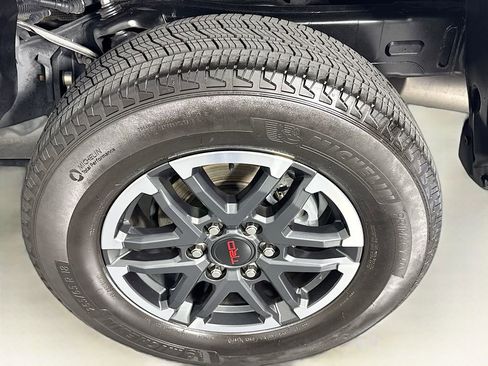 Used 2025 Toyota Tacoma TRD Sport AWD/4WD image 36