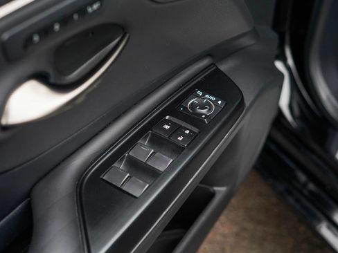 Used 2020 Lexus ES 300h Ultra Luxury image 10