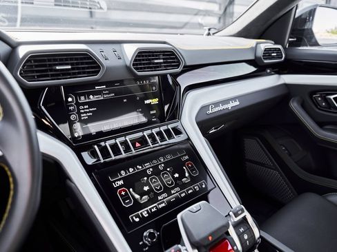 Used 2024 Lamborghini Urus S AWD/4WD image 64