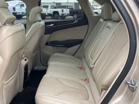 Used 2017 Lincoln MKC Reserve image 28
