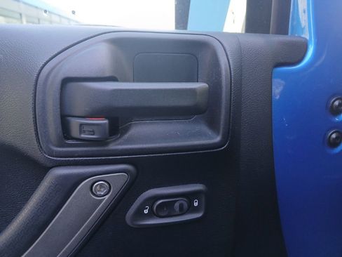 Used 2016 Jeep Wrangler Sport image 14