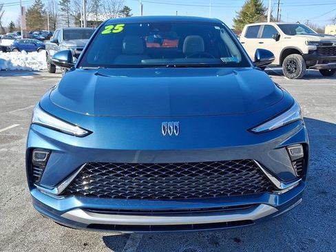 Certified 2025 Buick Envista Avenir image 2