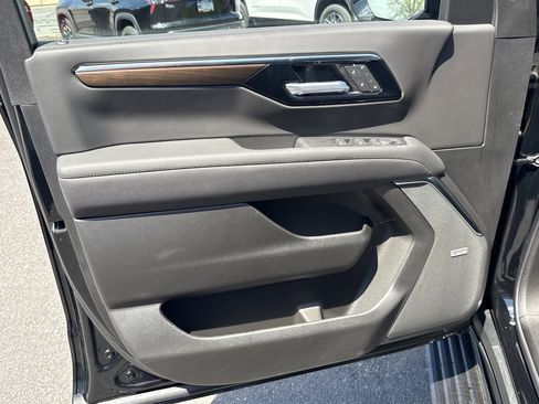 New 2026 Chevrolet Suburban High Country AWD/4WD image 15