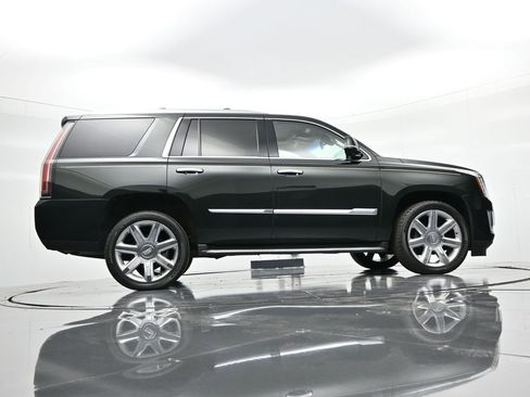 Used 2016 Cadillac Escalade Luxury AWD/4WD image 40