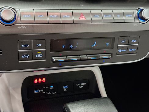 Used 2024 Hyundai Kona SEL AWD/4WD image 24