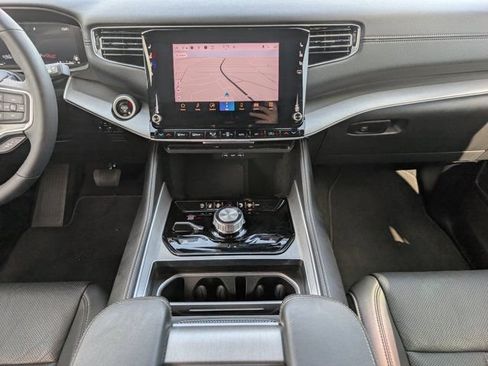 Used 2025 Jeep Wagoneer L Series II w/ Premium Group I AWD/4WD image 7