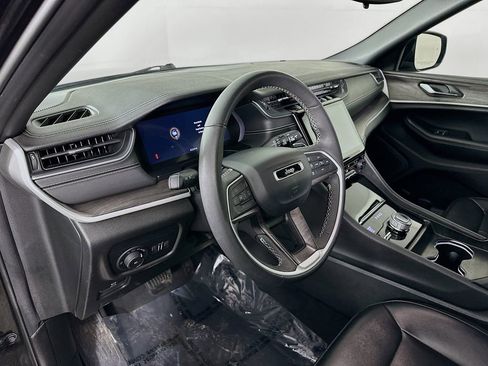 Certified 2024 Jeep Grand Cherokee Limited image 16