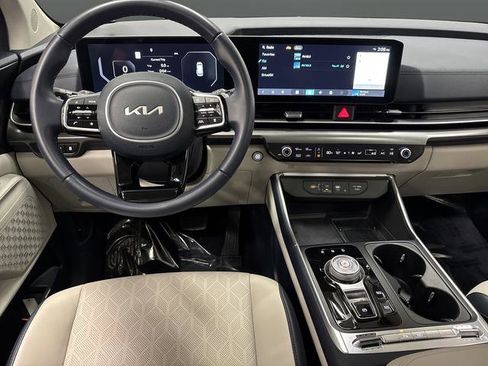 Used 2025 Kia Carnival SX image 5