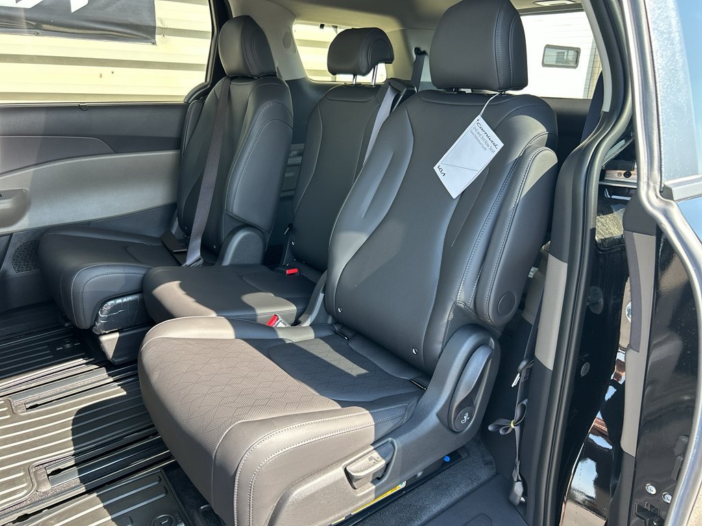 New 2026 Kia Carnival EX FWD image 11