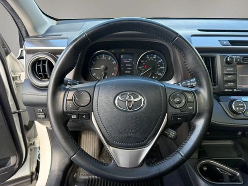 Used 2018 Toyota RAV4 XLE AWD/4WD image 17