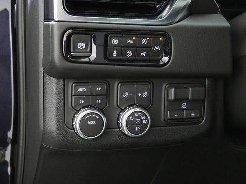 New 2026 GMC Yukon XL Denali w/ Denali Reserve Package AWD/4WD image 18