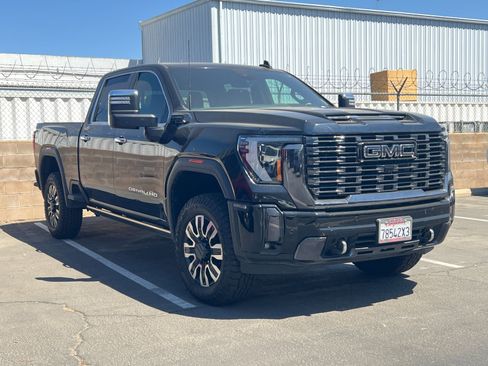 Used 2024 GMC Sierra 2500 Denali Ultimate AWD/4WD image 2