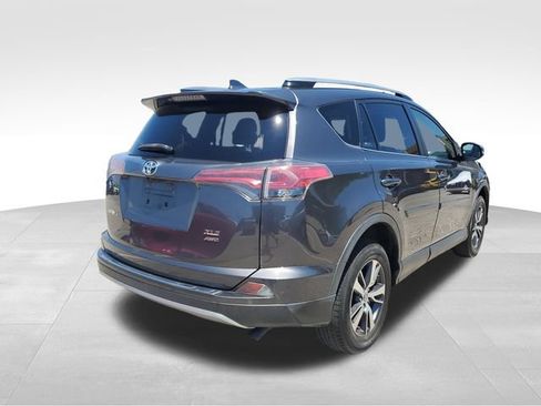 Used 2018 Toyota RAV4 XLE AWD/4WD image 4