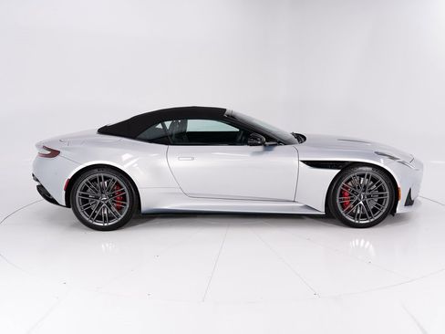 Used 2024 Aston Martin DB12 Convertible image 15