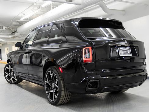New 2026 Rolls-Royce Cullinan Black Badge image 6