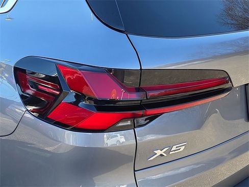 Used 2024 BMW X5 xDrive40i w/ Executive Package image 10